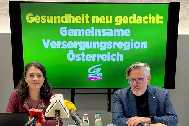 Gesundheitssprecher NAbg. Ralph Schallmeiner und die steirische Klubobfrau Sandra Krautwaschl präsentierten ihren Plan für eine gemeinsame Versorgungsregion Österreich.  | Foto: Grüne Steiermark