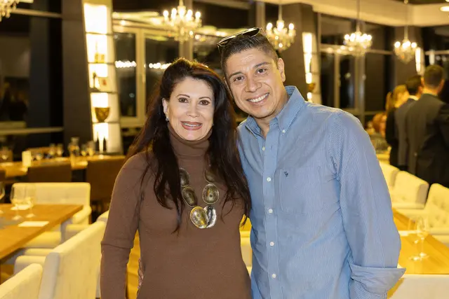 Das blumige Abendkleid von Katharina Baumgartner stammt von Designer Alexis Fernandez Gonzalez. | Foto: Rene Brunhölzl