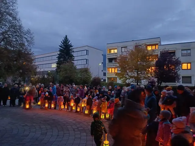 Martinsfest von Pfarre und Kindergarten Heilige Familie Lienz – Leuchtende Laternen und süßes Gebäck verbinden Tradition, Gemeinschaft und Kinderfreude.  | Foto: Heilige Familie