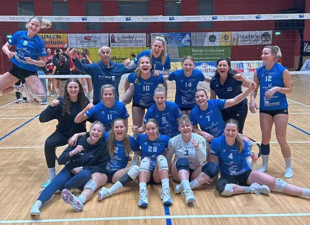 Die Damen freuen sich über den klaren Erfolg. | Foto: SG Mühlviertelvolleys