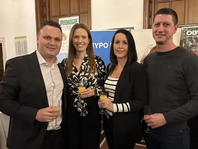 Landtagsabgeordneter und FPÖ Stadtrad Andreas Bors, Anna Groiß, geschäftsführende Gemeinderätin Sabrina Hiesinger und Marco Hiesinger. | Foto: Victoria Edlinger