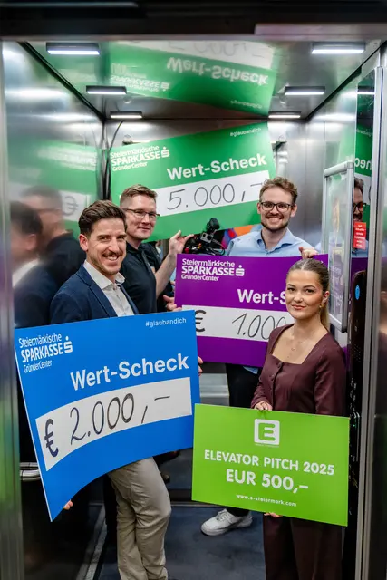Bei dem Event geht es darum, das eigene Projekt im Zuge einer Liftfahrt vorzustellen und eine Jury zu überzeugen. | Foto: Christof Hütter Fotografie