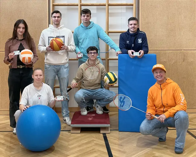 Mit Stolz konnten die neuen Fit-Instruktoren und -Instruktorinnen der 5AHH, Sportzweig HAK-Feldkirchen ihre Zertifikate entgegennehmen. | Foto: HAK FE