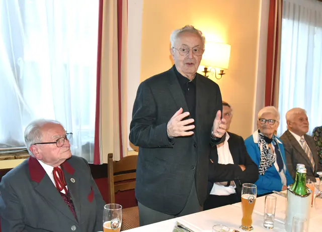 Monsignore Franz Mantler spricht das Segensgebet. | Foto: Herbert Schleich