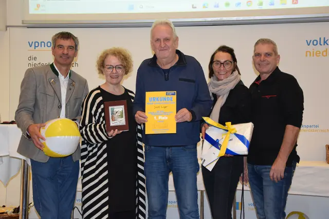 (v.l.n.r.): LAK-Kammerrat Franz Sigl, NÖAAB-Landesobfrau Christiane Teschl-Hofmeister, Turniersieger Josef Luger, NÖAAB-Landesgeschäftsführerin Katja Seitner und NÖAAB-Landesobfraustellvertreter Josef Hager. | Foto: NÖAAB