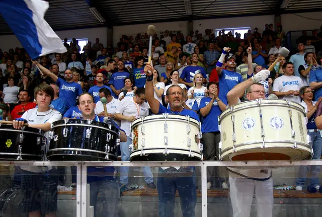 Mit den Trommlern der Gunners Oberwart besteht eine Fanfreundschaft. Am Freitag kommt es direkten Trommel-Duell.  | Foto: GEPA
