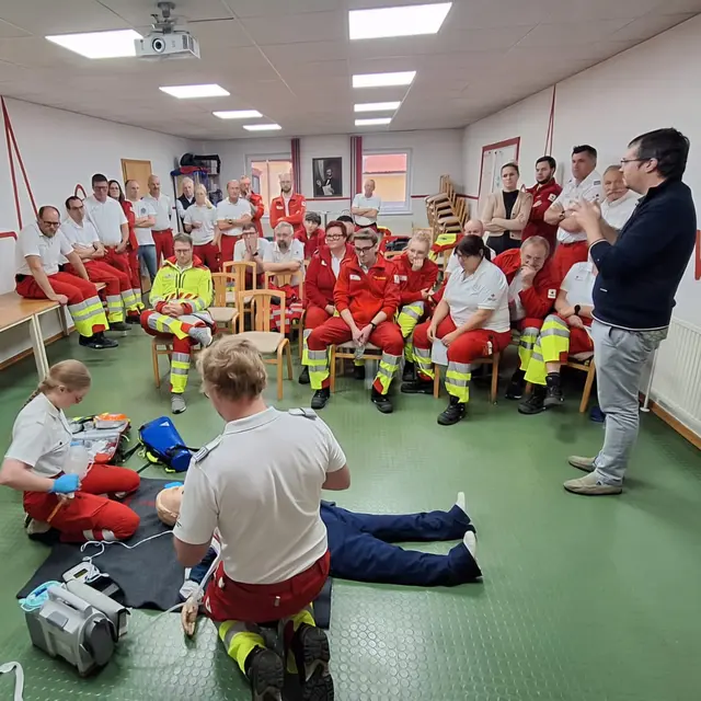 Die Rettungssanitäter des Roten Kreuzes Trofaiach absolvierten einen intensiven Fortbildungstag. | Foto: Rotes Kreuz/B. Kaufmann, M. Aigner