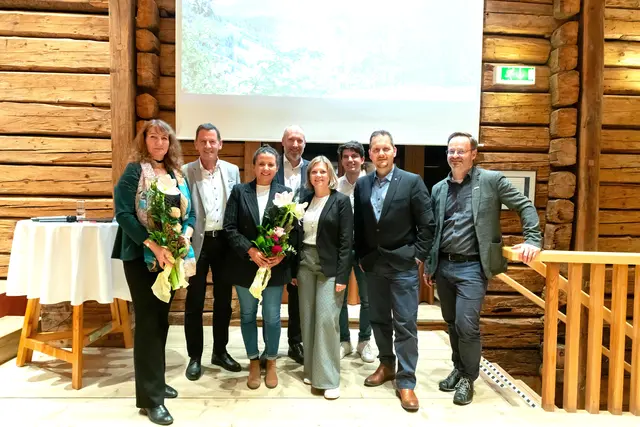 Der Verein Standortmarketing Hohe Salve – Wildschönau gemeinsam mit den Referentinnen des Wirtschaftstreffens: Michaela Güttler (WK Tirol), Obmann Paul Sieberer, Carla Kirmis (Stellwerk 18), Kassier Andreas Breitenlechner, Koordinatorin Michaela Hausberger, Schriftführer-Stv. Bernhard Huber, Schriftführer Roman Thaler, Kassaprüfer Michael Mairhofer. | Foto: TimeShot