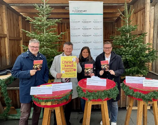 Bürgermeister Christian Scheider, Stadtrat Julian Geier, Marktkoordinatorin Martina Derhaschnig und TVB-Obmann Adolf Kulterer präsentieren das Programm zum Klagenfurter Christkindlmarkt 2025. | Foto:  StadtKommunikation