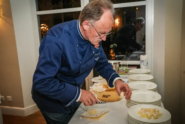 Käsemeister Josef Stiendl voll konzentriert... | Foto: Marcel Pail