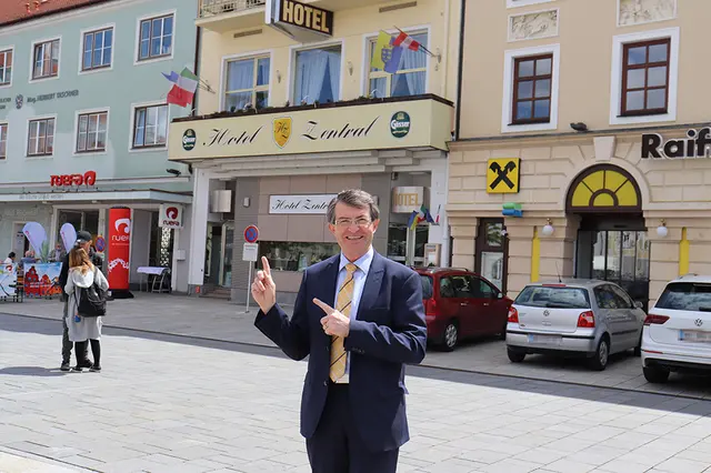 Franz Piribauer: Privat und als Stadtrat bekennt er sich zu NÖ und seinem Landespatron. | Foto: Zezula