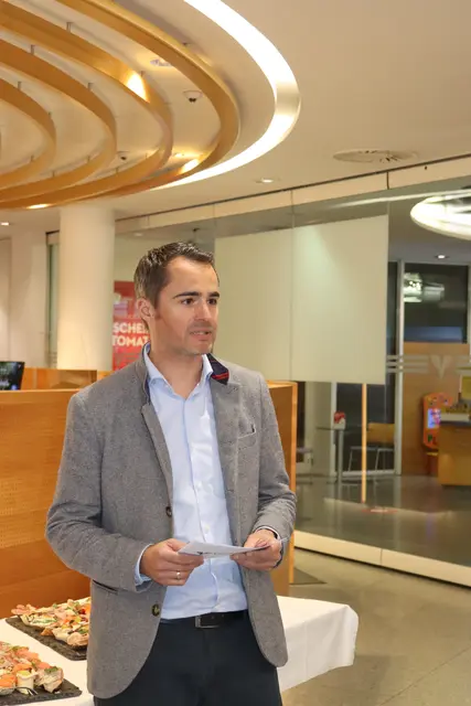 Regionaldirektor Michael Jörg begrüßte.  | Foto: Elisabeth Zangerl