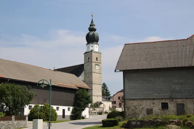 Die Marktgemeinde Eugendorf mit der Kirche im Zentrum. | Foto: Wolfgang Schweighofer