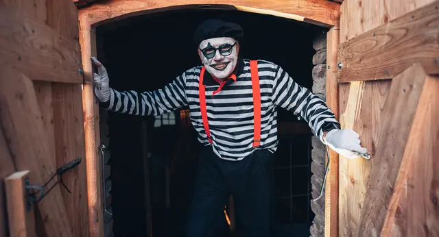 Der „Zirkus Mortalis“ sorgt bereits vor dem Eingang für Schaudern. | Foto: MS Fototeam | Martin Mathes