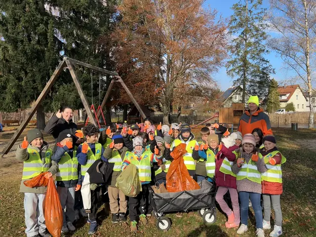 Klassenlehrerin Martina Sokolik und Sportlehrer Peter Schmid mit den Schülerinnen und Schülern der 2a Klasse der Volksschule Gmünd | Foto: Volksschule Gmünd
