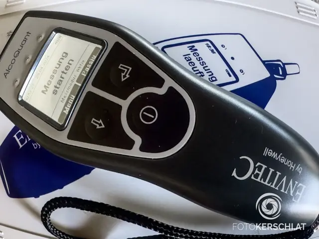 Der Lenker war alkoholisiert und ihm wurde der Führerschein abgenommen. Er zog sich leichte Verletzungen zu. (Symbolbild) | Foto: Fotokerschi.at/Werner Kerschbaummayr