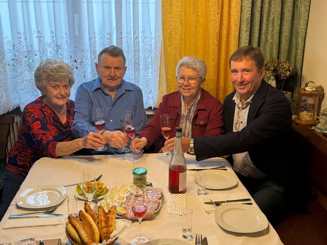 Diamantene Hochzeit: Erna und Helmut Kröpfl, Anita Kopfensteiner (SB-Obfrau) und Bürgermeister Franz Wachter | Foto: Gemeinde Deutsch Schützen-Eisenberg