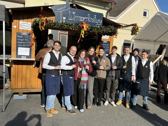 Alle Vereine des Ortes helfen zusammen beim Martini-Kirtag | Foto: Gesa Buzanich