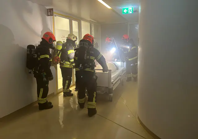 Große Feuerwehrübung am Klinikstandort Baden: Rettungsszenario auf der Station. | Foto: Landesklinikum Baden-Mödling