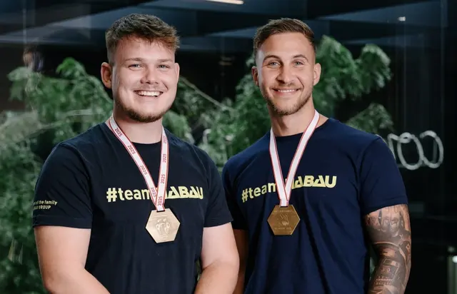 Mit einer Habau-Lehre zum Berufs-Europameister: Die Habau-Fachkräfte Lukas Miedler und Lukas Ritzberger gewannen heuer die EuroSkills im Betonbau. | Foto: Julia Dragosits