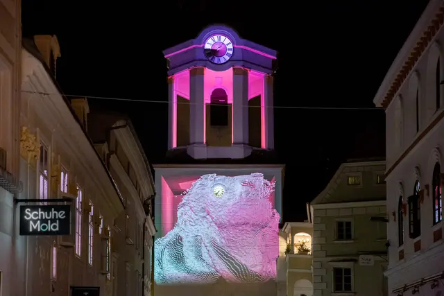 Völlig neue Seiten des Steinertors werden durch die Licht-Inszenierung sichtbar. | Foto: Michael Mrkvicka