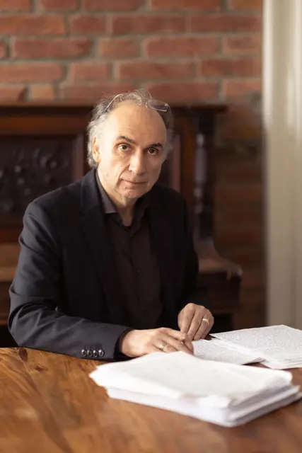 Der Schriftsteller Dimitré Dinev ist der Gewinner des zehnten Österreichischen Buchpreises 2025. | Foto: Minitta Kandlbauer