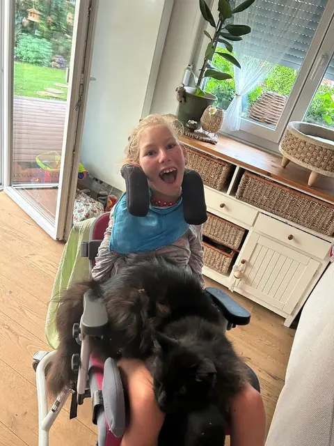 Die kleine Lina aus Lambach leidet von Geburt an unter schweren Einschränkung und braucht jetzt Unterstützung. | Foto: Scurtu