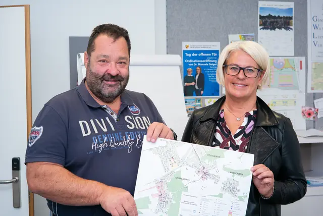 EEG-Beauftragter Martin Schneeweis und Bürgermeisterin Sylvia Kögler. | Foto: Santrucek