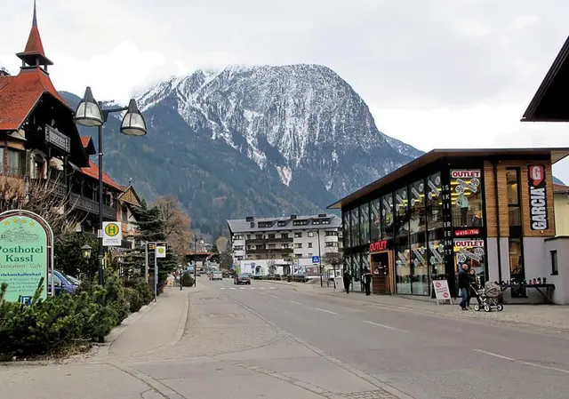 Zeitgleich begab sich der 21-jährige Unfallverursacher zur PI Ötz, um den Verkehrsunfall zu melden. | Foto: Bbb, via Wikimedia Commons