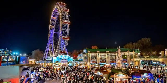 Am 21. November startet der Weihnachtsmarkt am Riesenradplatz.  | Foto: Julius Silver