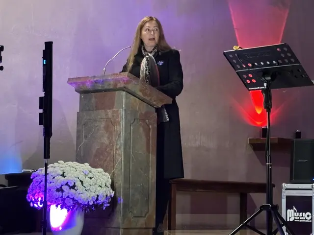 Petra Theuretsbacher eröffnet den Abend im Namen des Kiwanis-Clubs. | Foto: Alexandra Goll