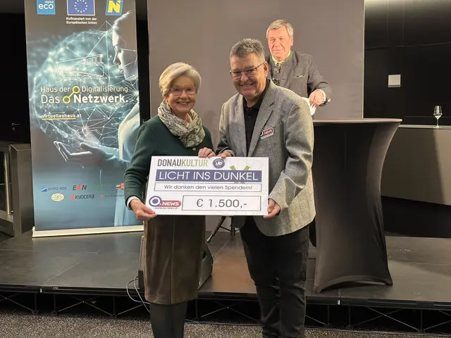 Scheckübergabe: Stefan Öllerer an Sissi Pröll | Foto: Victoria Edlinger