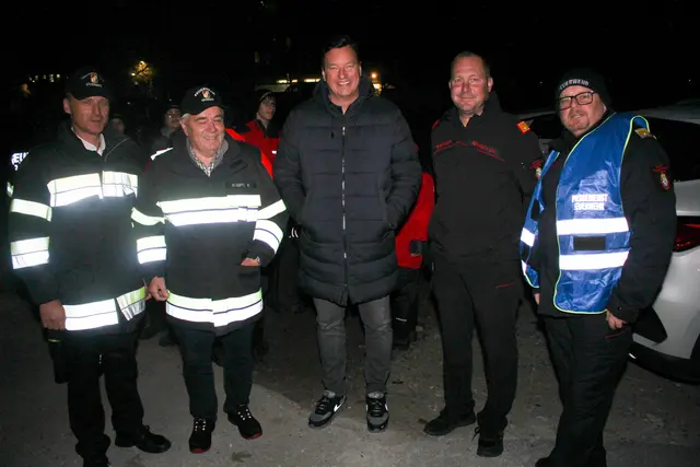 ABI Bernd Haller und Bürgermeister LAbg. Jochen Bocksruker mit weiteren Feuerwehrmännern | Foto: HFM Patrick Marcher