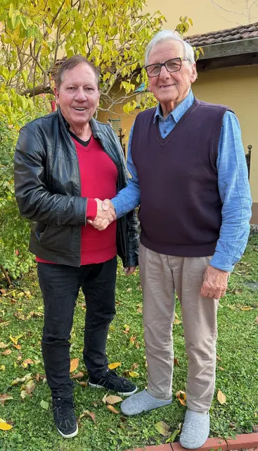 Bürgermeister Matthias Weghofer gratulierte dem Jubilar Franz Schweiger. | Foto: Marktgemeinde Wiesen