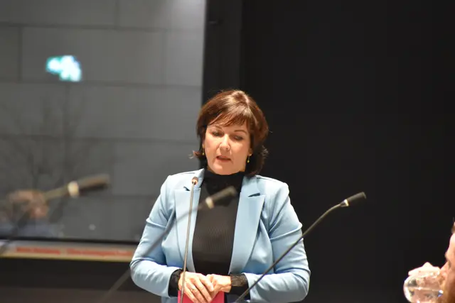 GR Birgit Obermüller (NEOS) bezweifelte, dass die Kosten für 2025 bei 44.000 Euro liegen und bezeichnete die Zahl als "nicht seriös". | Foto: Barbara Fluckinger