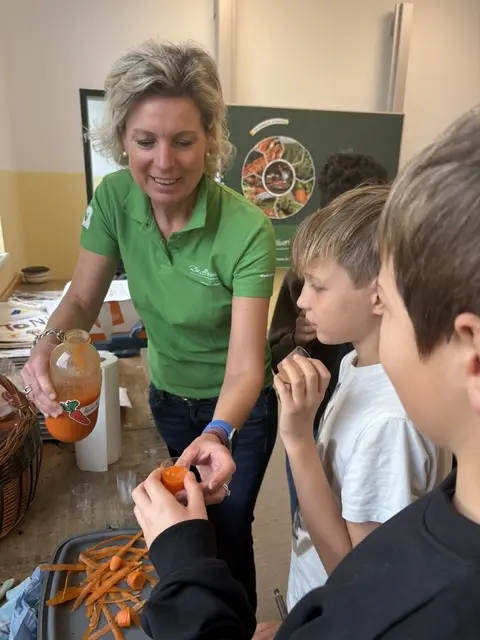 Die Karotte im Mittelpunkt der Aktionstage. | Foto: Gebietsbäuerinnen