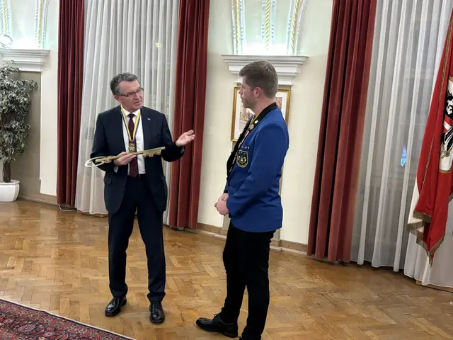 Vor der Schlüsselübergabe: Franz Piribauer und Christian Guttmann. | Foto: Zezula