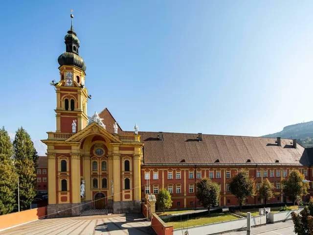 Die Tiroler Landesgedächtnisstiftung stellt Gelder für verschiedene historisch wertvolle Projekte zur Verfügung. Unter anderem erhält das Stift Wilten 60.000 Euro für eine Restaurierung. | Foto: Stift Wilten