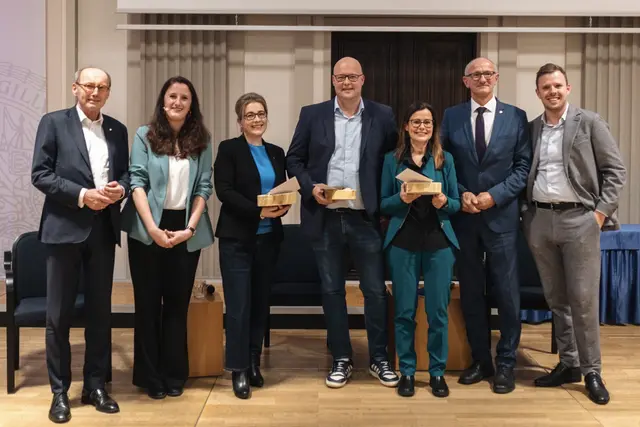 links nach rechts: Othmar Karas (European Forum Alpbach), Jennifer Zeller (Moderation), Marie-Luisa Frick (Universität Innsbruck), Leonhard Dobusch (Universität Innsbruck), Esther Mitterstieler (ORF Tirol und Südtirol), Anton Mattle (Land Tirol), Hannes Frei (Club Alpbach Tirol) | Foto: michael huber