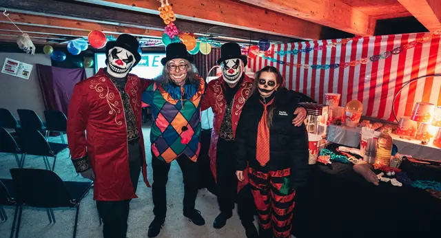 pannung vor dem Start der großen Erwachsenenwanderung bei Einbruch der Dunkelheit. | Foto: MS Fototeam | Martin Mathes