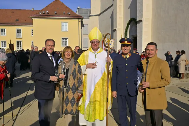 Landesrat Leonhard Schneemann mit Gattin, Diözesanbischof Ägidius Zsifkovics, Polizeiseelsorger Diakon Michael Marlovits und SPÖ-Klubvorsitzender Robert Hergovich | Foto: Diözese Eisenstadt/Rupprecht