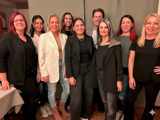 v.l. Bettina Krajcar, Lara und Tanja Peischl, Lisa Kriwak, Leonie Kofler, Mag. Teufl, Susanne Pallan, Lisa Fischer und Doris Höchtl. | Foto: Harald Pallan