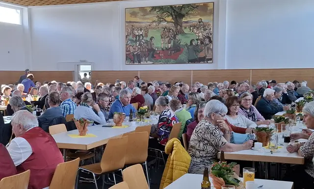 Bei Kaffee und Kuchen klang der Tag in gemütlicher Atmosphäre aus. | Foto: Gemeinde