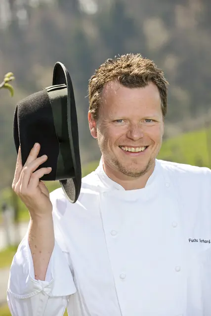 Vor ihm ziehen Gäste den Hut: Gerhard Fuchs erkocht sich einmal mehr vier Hauben. | Foto: MeinBezirk