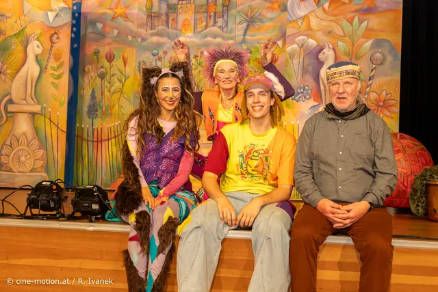 Professionelle Kindertheatergruppe "HEUSCHRECK" - Paria Bahrami, Anna Hnilicka, Mischa Tuchacek und WILO Kamenicky (vlnr). | Foto: www.cine-motion.at / Ivanek