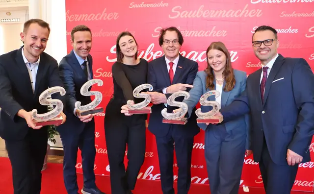 Hans Roth mit den Umwelt-Preisträgern Clemens Bendler, Aleksander Jandric, Hanna Kobald, Clara Neuendorf und Markus Schlacher. | Foto: Edith Ertl