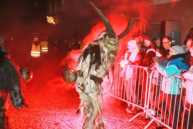 Bei einem Perchtenlauf in Hausmannstätten wurden Sanitäter mit Böller beworfen. | Foto: gawe (Symbolfoto)