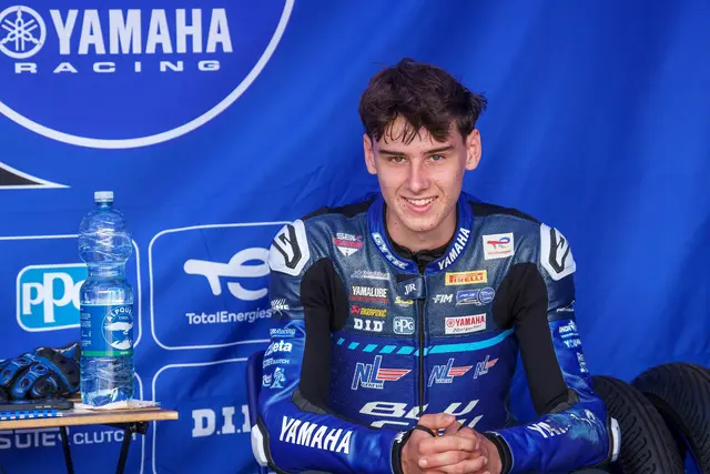 Daniel und sein Team bereiten das Bike sorgfältig vor, um jede Chance auf Erfolg zu nutzen. | Foto: Yamaha R3 bLU cRU Worldcup