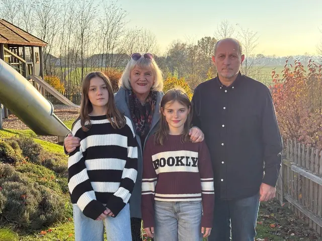 Titelfoto Grieskirchen/Eferding: Vor neun Jahren verloren die Schwestern Isabel und Raffaela ihre Mama, in diesem Jahr nahm ein plötzlicher Schicksalsschlag ihnen auch noch den Vater. | Foto: Siegfried Mairhuber