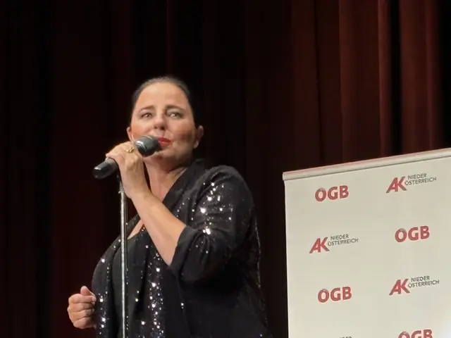 Kabarett mit musikalischen Einlagen sorgt für Begeisterung. | Foto: Alexandra Goll